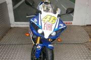 Picture 3 - 2010 Yamaha YZF-R1 Valentino Rossi Colours, Unregistered motorbike