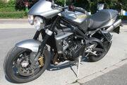 Picture 3 - Triumph Street Triple R + Arrow cans motorbike