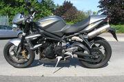 Picture 4 - Triumph Street Triple R + Arrow cans motorbike