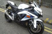 Picture 2 - 2011 Suzuki GSXR 750 L0 in White, 5609 miles, Lovely Condition motorbike