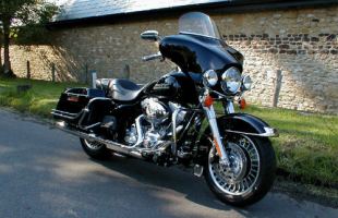 2010 Harley-Davidson Touring FLHT Electra Glide Standard motorbike