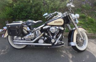 harley davidson heritage softail 1988 cream/black motorbike