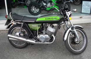 1974 Kawasaki KH 500 MACH 111 TRIPLE motorbike