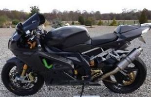Aprilia RSVR Factory 2004 - Carbon with private plate worth £1500 motorbike