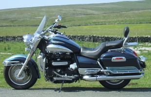 Triumph ROCKET III 3 TOURING 2010 FULLY LOADED BEAUTIFUL CONDITION motorbike