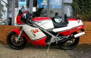 Yamaha RD500 LC Red/White 1985 motorbike