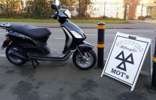 2001 Piaggio Fly 125 scooter/moped low miles motorbike