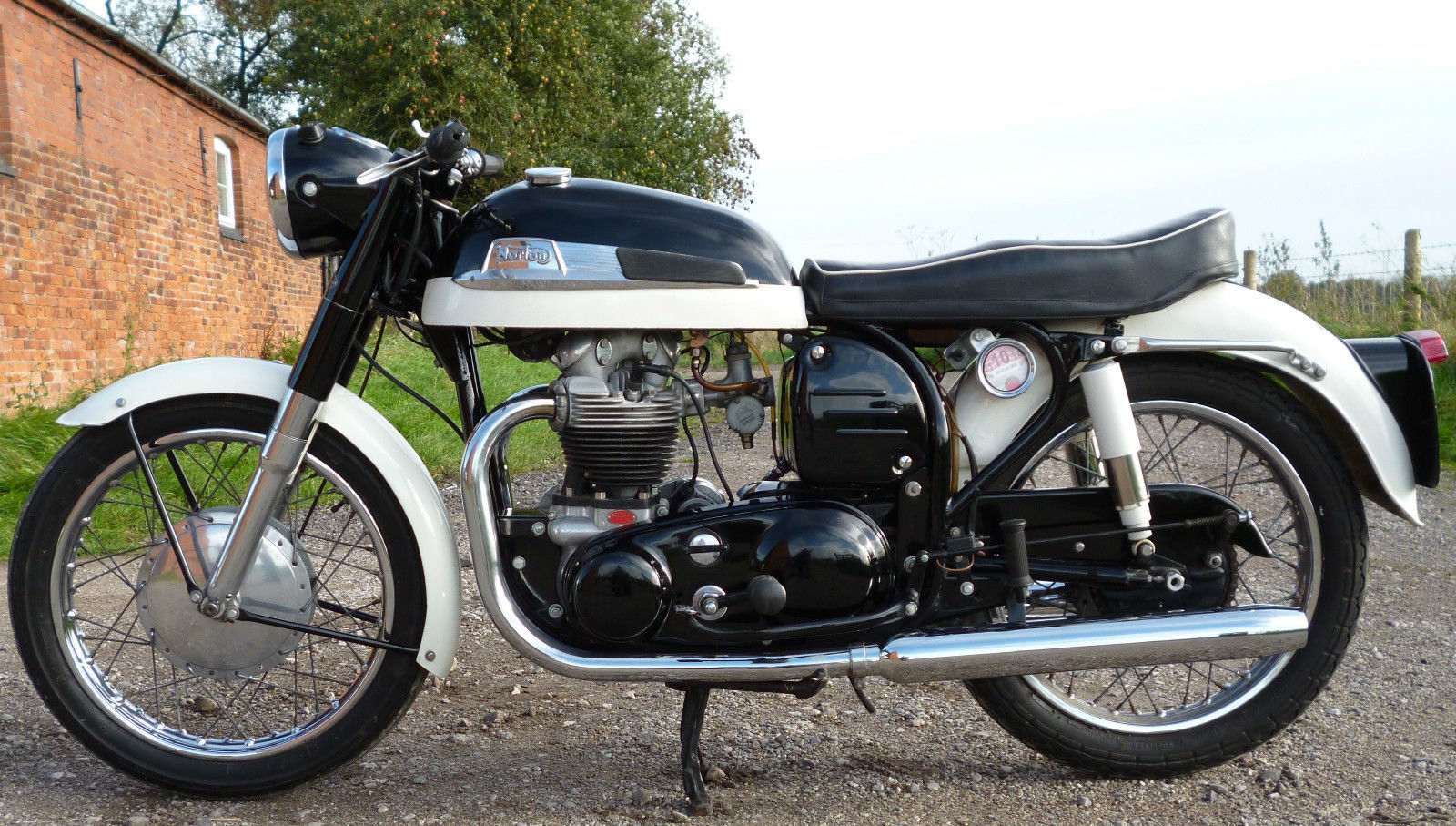 1961 Norton Dominator 600cc, beautiful condition, taxed & tested on the
