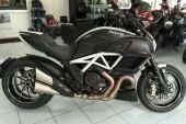 Ducati Diavel Carbon white,14 Reg,2200 miles custom cruiser muscle motorcycle for sale